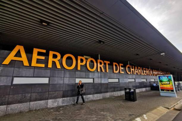 Station 64 A3 Bruxelles-Charleroi-Airportアパートメント エクステリア 写真